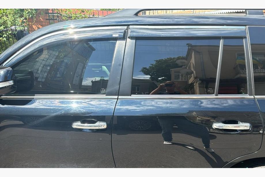 Lexus LX570/450d 2008–2022 Okenné deflektory s chrómovou lištou (4 ks, Niken) Image