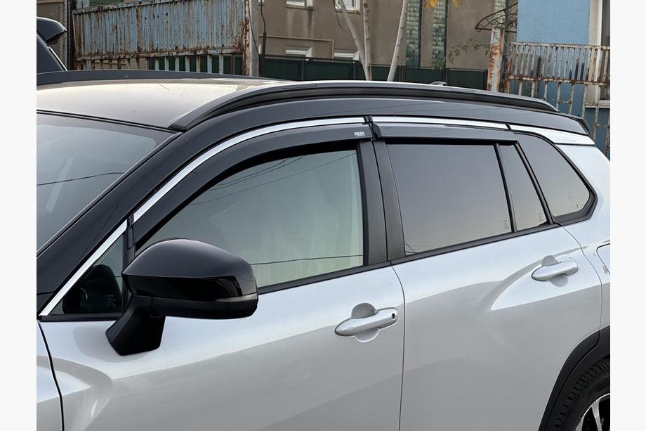 Toyota Corolla Cross 2020– Okenné deflektory s chrómovou lištou (4 ks, Niken) Image