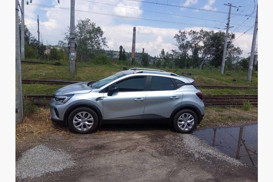 Renault Captur 2013–2019 Strešné lyžiny Skyport (matná sivá) Image