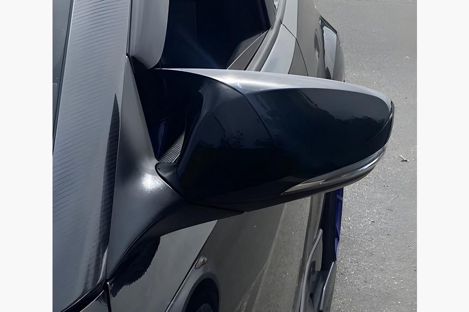Hyundai Veloster 2011–2017 Kryty zrkadiel s výrezom pre smerovku BMW-style (2 ks) Image