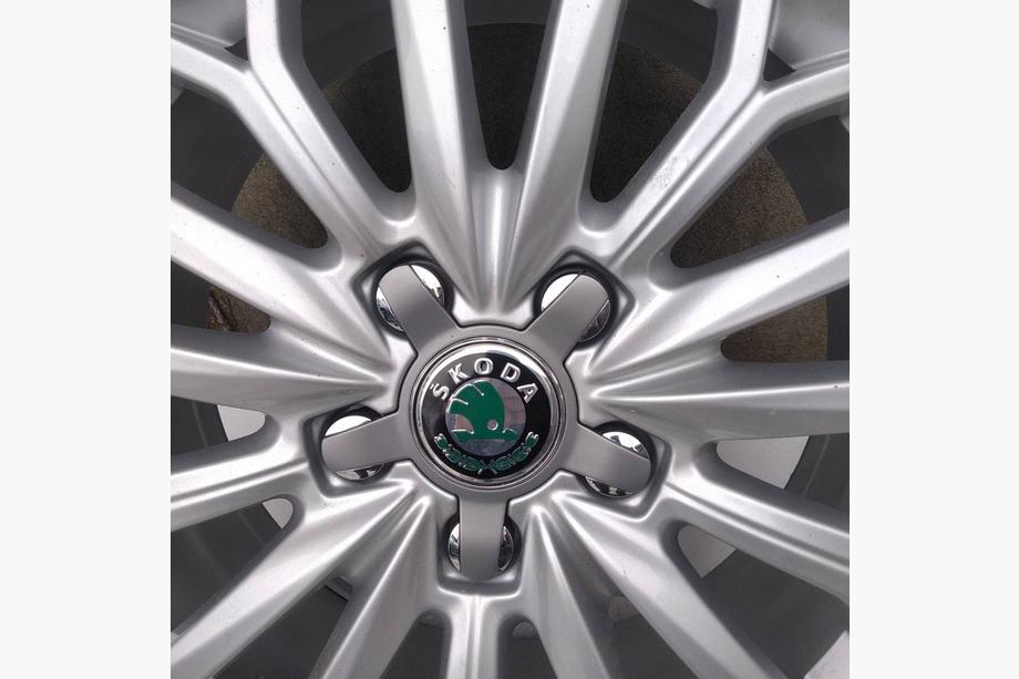 Skoda Nálepky na stredové krytky diskov 56 mm J1009 (4 ks) Image