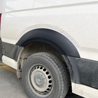 Široké lemy blatníkov (4 ks, čierne) Volkswagen Crafter 2016– fotografia 4