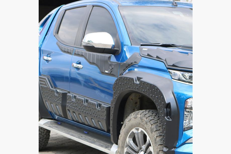 Mitsubishi L200 2015–2024 Horné lišty dverí 2019+ (6 ks, ABS) Fotografia 5