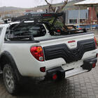 Mitsubishi L200 2006–2015 Plastová lišta na veko kufra fotografia 1