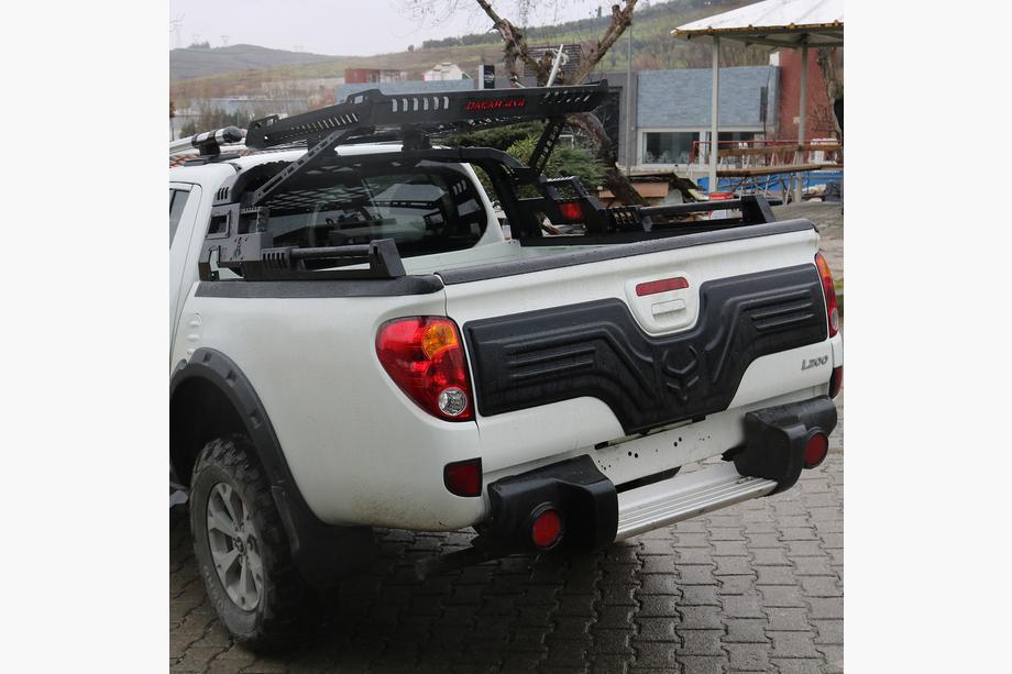 Mitsubishi L200 2006–2015 Plastová lišta na veko kufra Image
