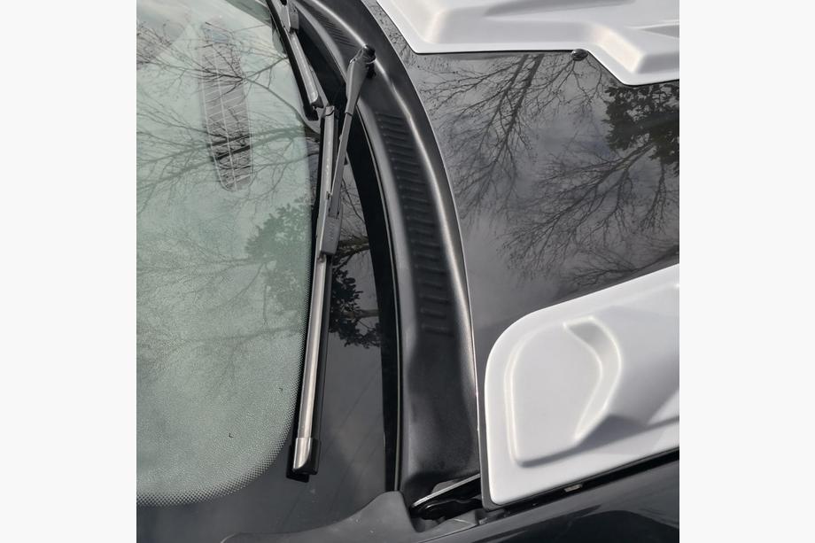 Dacia Duster 2008–2018 Kryt žľabu pod čelným sklom (ABS) Fotografia 2