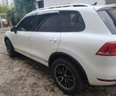 Volkswagen Touareg 2010–2018 Okenné deflektory vetra s chrómovou lištou (4 ks, Niken) fotografia 1