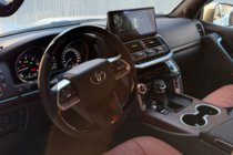 Toyota Land Cruiser 200 2007–2021 Sada na upgrade interiéru pre LC300 (lišty na palubnú dosku) fotografia 3