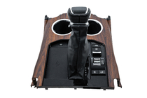 Toyota Land Cruiser 200 2007–2021 Sada na upgrade interiéru pre LC300 (lišty na palubnú dosku) fotografia 43