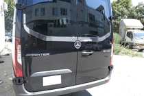Mercedes Sprinter W907/W910 2018– Lem zadného skla V-2 Carmos (2 ks, nerez) fotografia 5
