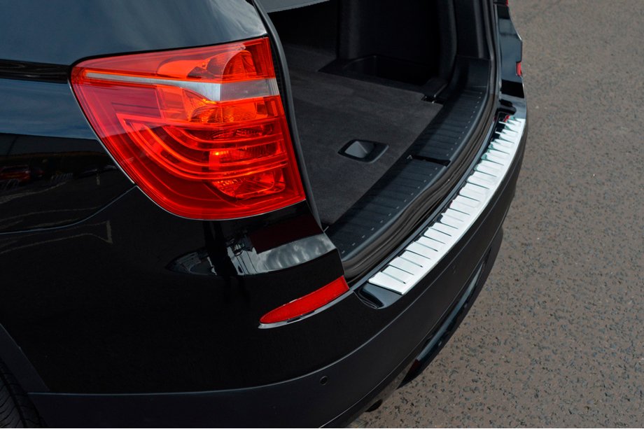 BMW X3 F25 2011–2018 Nerezová lišta na zadný nárazník OmsaLine (lesklá, nerez) Image