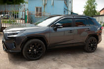Toyota Rav 4 2019–2025 Okenné deflektory s chrómovou lištou (4 ks, Niken) fotografia 5