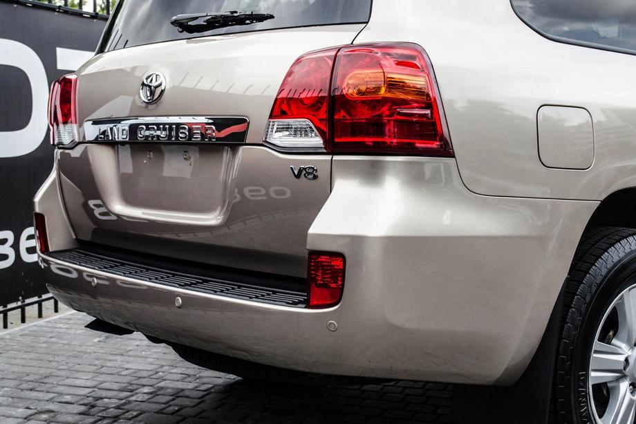 Toyota Land Cruiser 200 2007–2021 Zadné svetlá 2007-2015 (OEM) Image