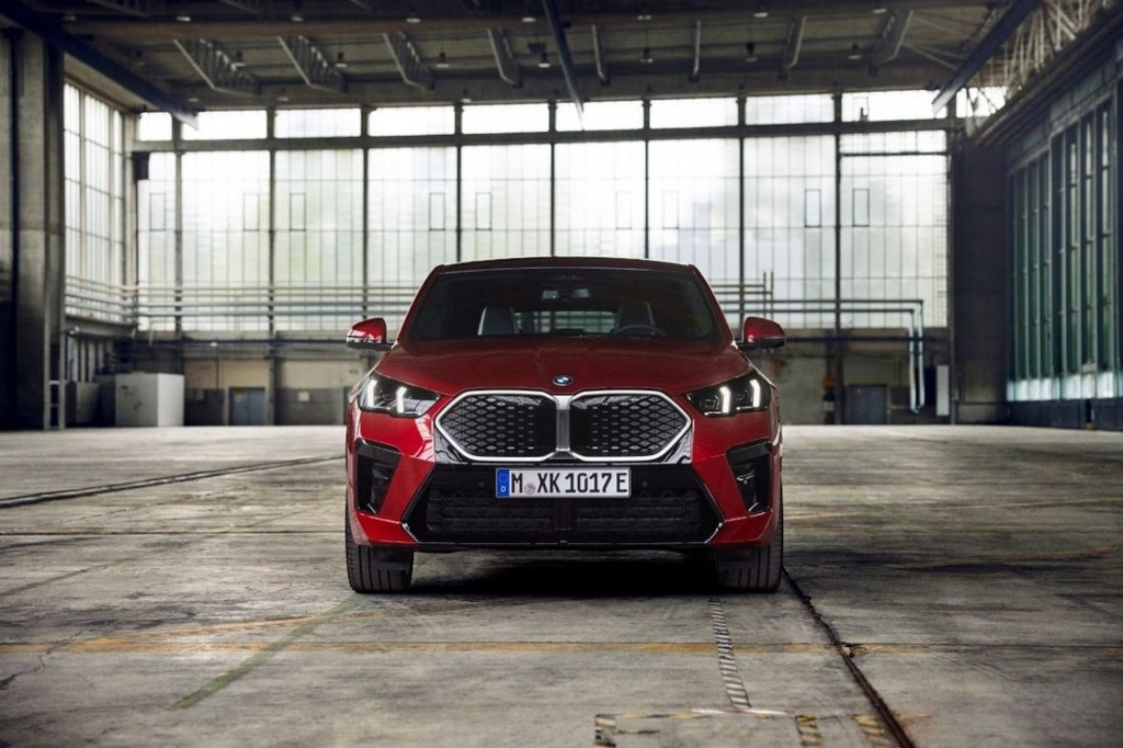 Elektrický kompaktný crossover BMW iX2