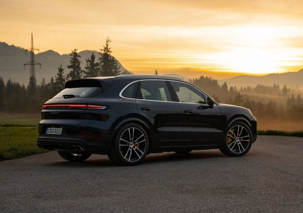 Recenzia modernizovaného športového crossovera Porsche Cayenne