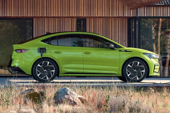 Elektrický športový crossover Skoda Enyaq Coupe RS iV 4x4 Fotografia 3