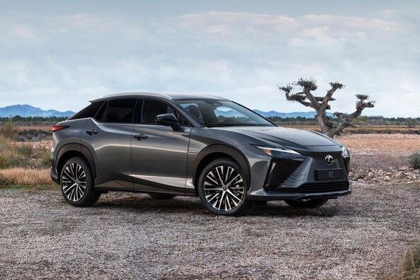 Elektrický crossover Lexus RZ dostal dostupnejšiu verziu – 300e