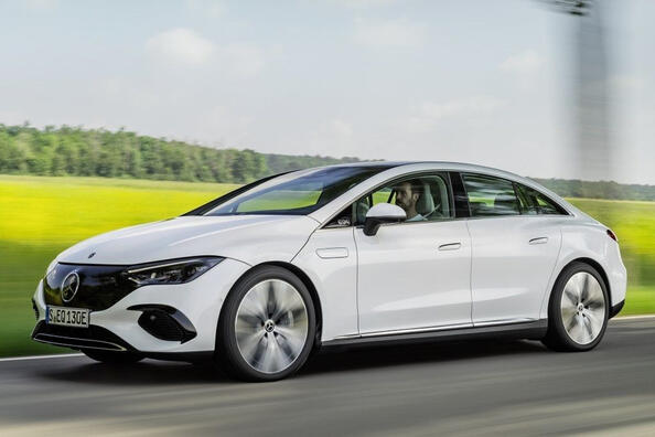 Recenzia elektrického sedanu Mercedes-Benz EQE (V295)