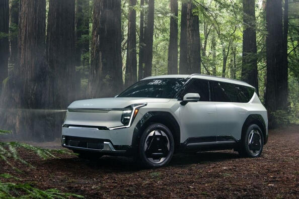 Sedemmiestny elektrický crossover Kia EV9