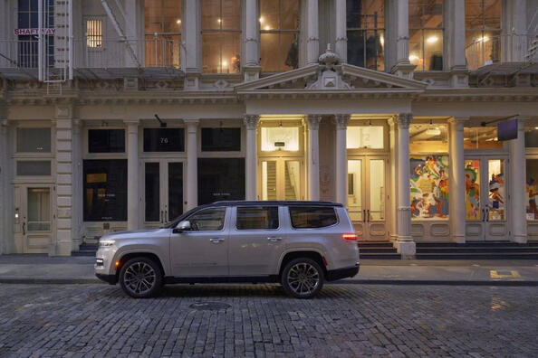 Recenzia SUV Jeep Grand Wagoneer Fotografia 4