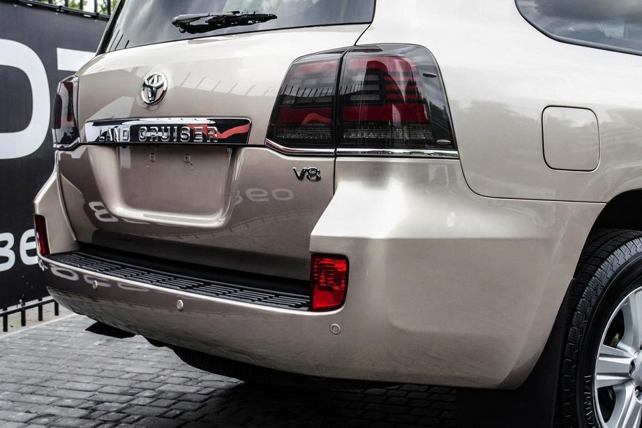 Toyota Land Cruiser 200 2007–2021 Zadné svetlá 2008-2015 (Sequential Red) Image