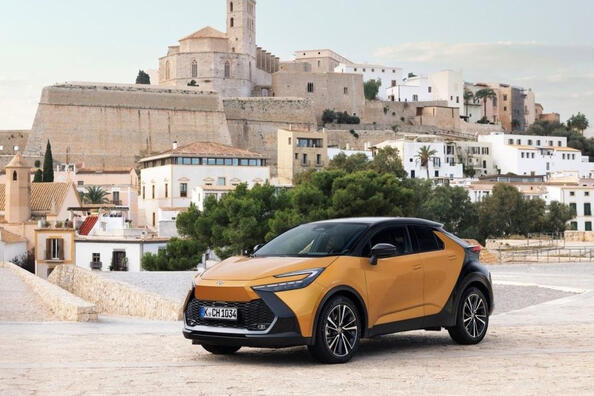 Prehľad kompaktného crossovera Toyota C-HR druhej generácie Fotografia 1