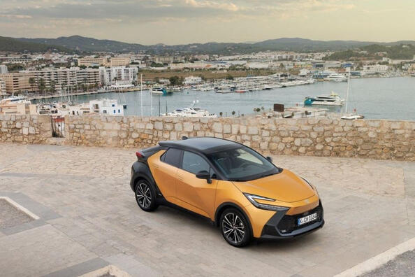 Prehľad kompaktného crossovera Toyota C-HR druhej generácie Fotografia 2