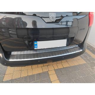 Nerezová lišta na zadný nárazník Carmos (nerez) Peugeot 5008 2009–2016 fotografia 1