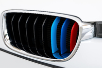 BMW rad 3 F30/F31 2012–2019 Lišty na mriežku pre 8-lamelovú mriežku (3 ks) fotografia 1