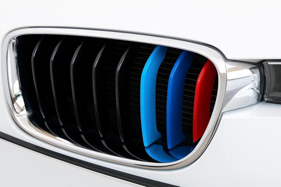 BMW rad 3 F30/F31 2012–2019 Lišty na mriežku pre 8-lamelovú mriežku (3 ks) Image