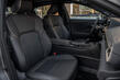 Recenzia crossover sedanu Toyota Crown fotografia 6