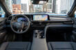 Recenzia crossover sedanu Toyota Crown fotografia 5