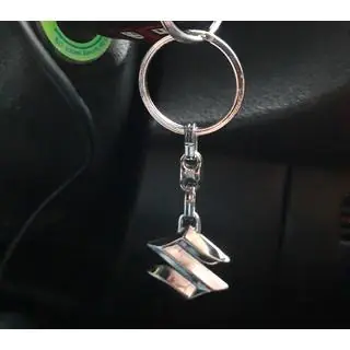 Kovová kľúčenka s logom Suzuki fotografia 1