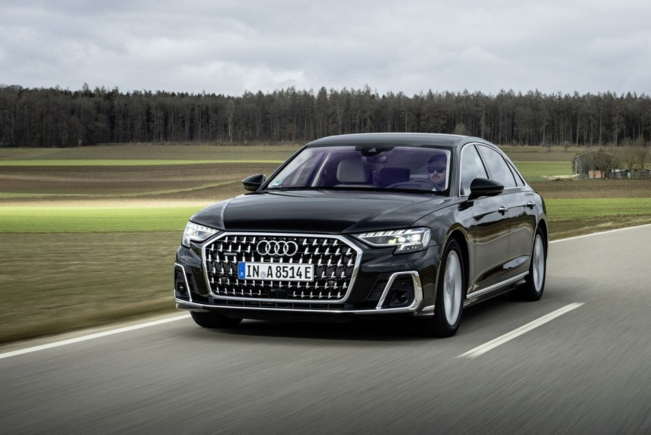 Test modernizovaného sedanu Audi A8 s pohonom všetkých kolies