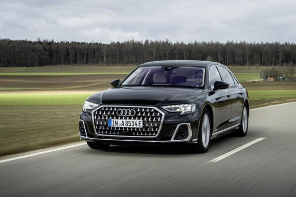 Test modernizovaného sedanu Audi A8 s pohonom všetkých kolies