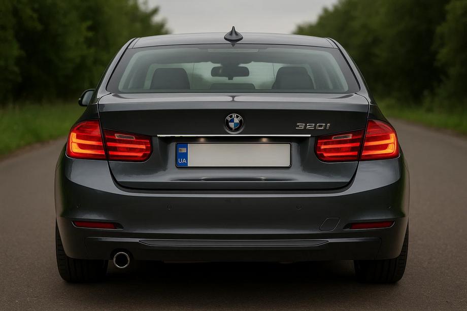 BMW rad 3 F30/F31 2012–2019 Lišta nad ŠPZ (nerez) Sedan (chróm) Image