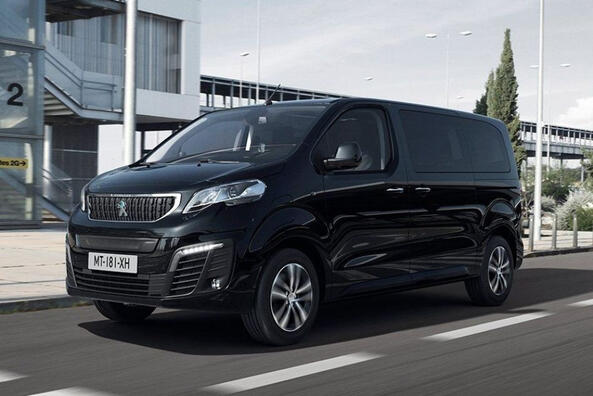 Recenzia elektrického minivanu Peugeot e-Traveller
