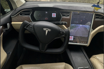 Tesla Model X 2015– Športový volant (koženka a karbónové vložky) fotografia 1