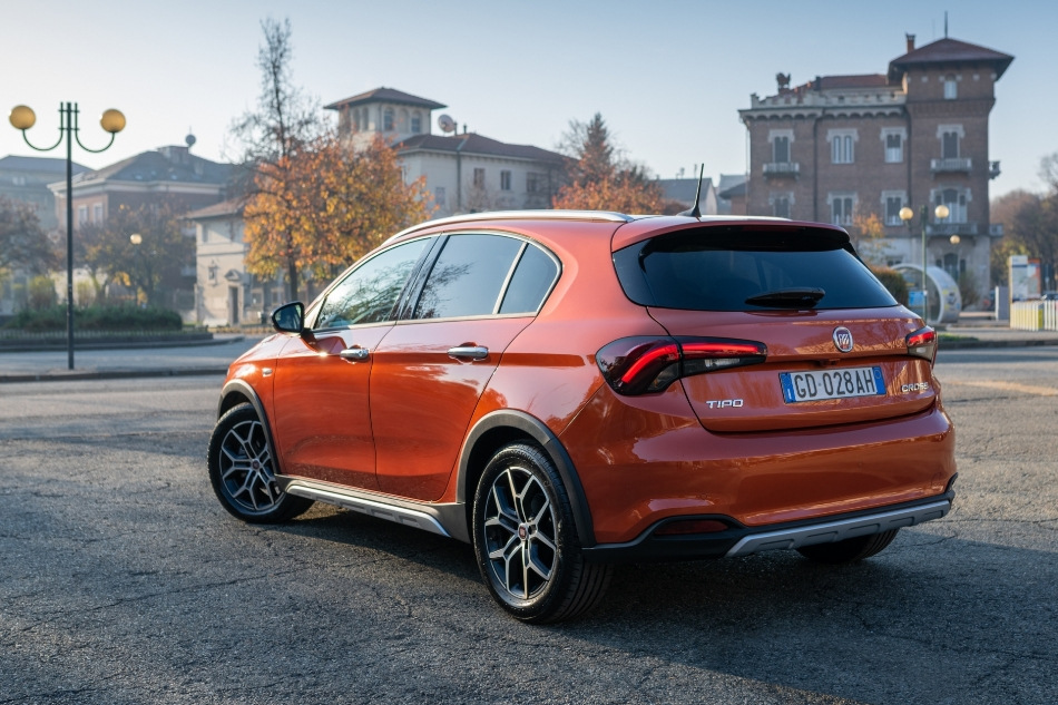 Recenzia crossoverového hatchbacku Fiat Tipo Cross