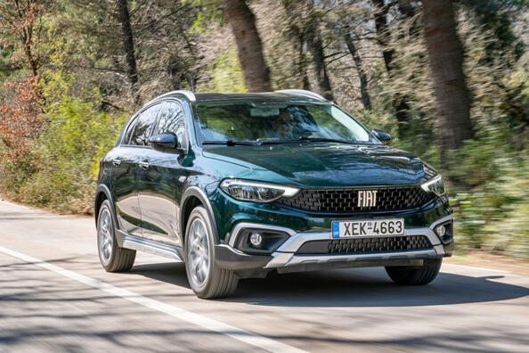 Recenzia crossoverového hatchbacku Fiat Tipo Cross