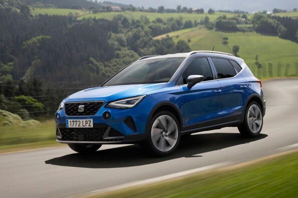 Prehľad modernizovaného kompaktného crossoveru SEAT Arona