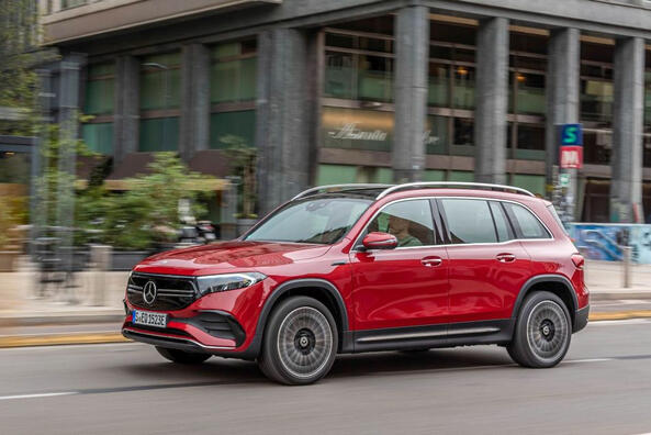Mercedes-Benz EQB: elegantný elektrický crossover