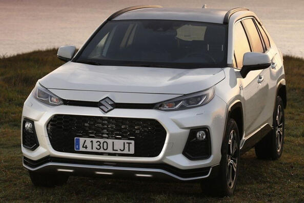 Recenzia hybridného crossoveru Suzuki Across s pohonom všetkých kolies