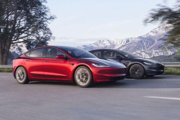 Modernizovaný elektrický sedan Tesla Model 3