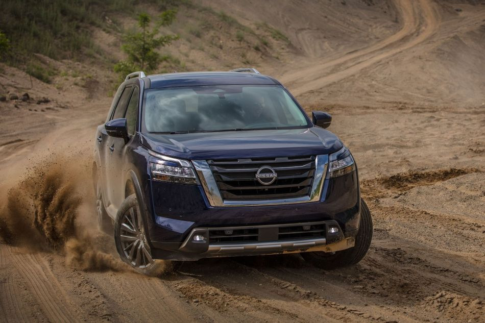 Prehľad piatej generácie SUV Nissan Pathfinder