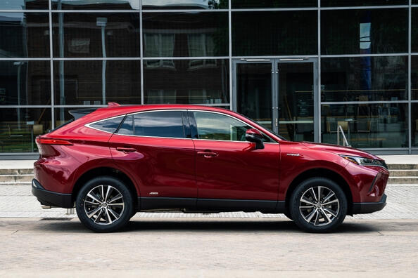 Prehľad druhej generácie crossoveru Toyota Venza