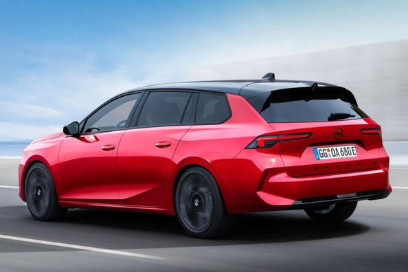 Recenzia elektrického kombi Opel Astra Sports Tourer Electric Fotografia 4