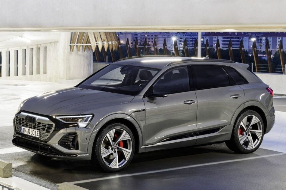 Elektrický crossover Audi Q8 e-tron s pohonom všetkých kolies