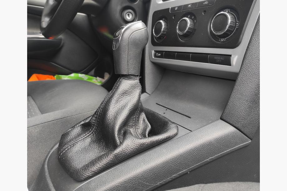 Skoda Octavia II A5 2010–2013 Kožená manžeta radiacej páky Image