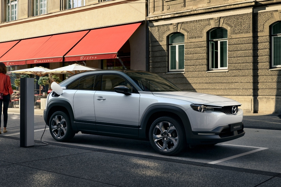 Prvá generácia elektrického crossoveru Mazda MX-30